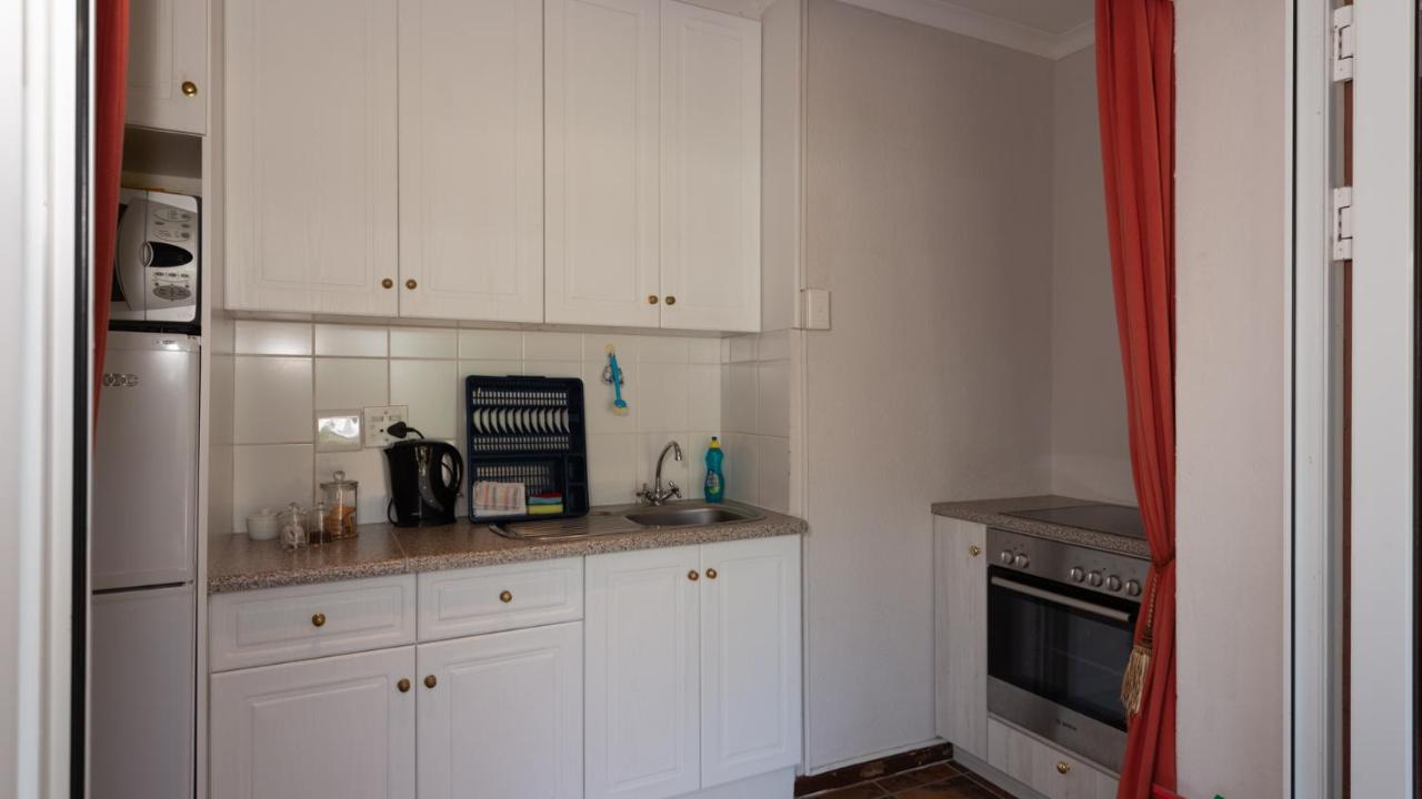 Brown Jug Guest House Херманус Екстериор снимка