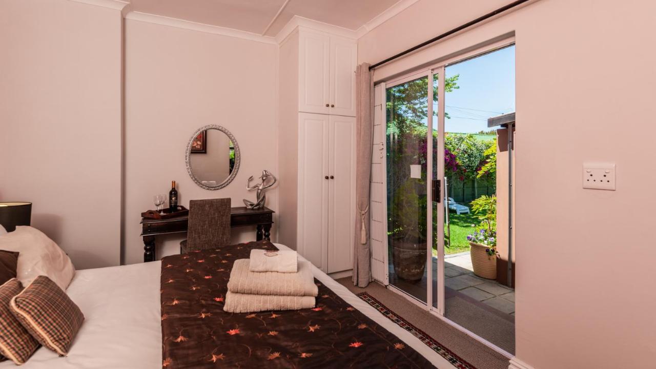 Brown Jug Guest House Херманус Екстериор снимка