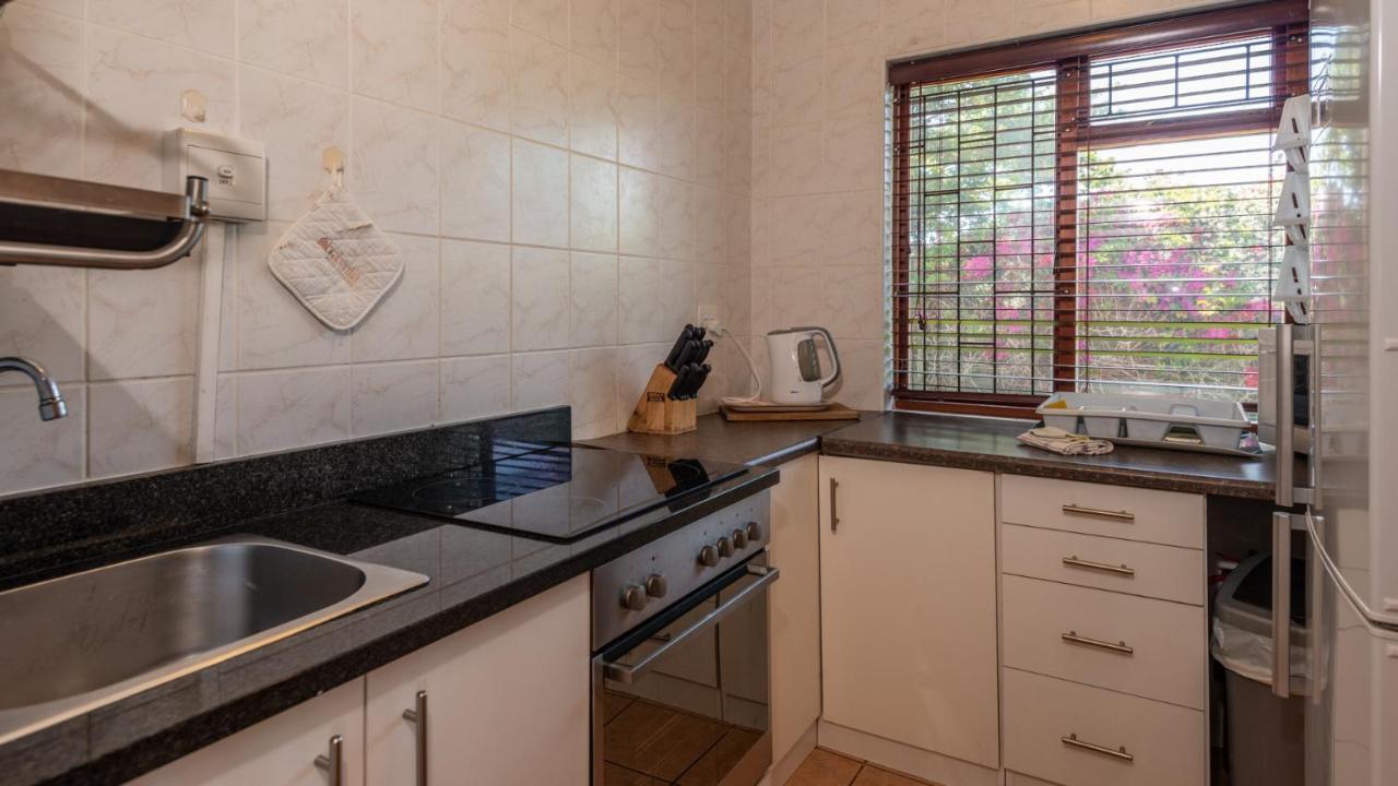 Brown Jug Guest House Херманус Екстериор снимка