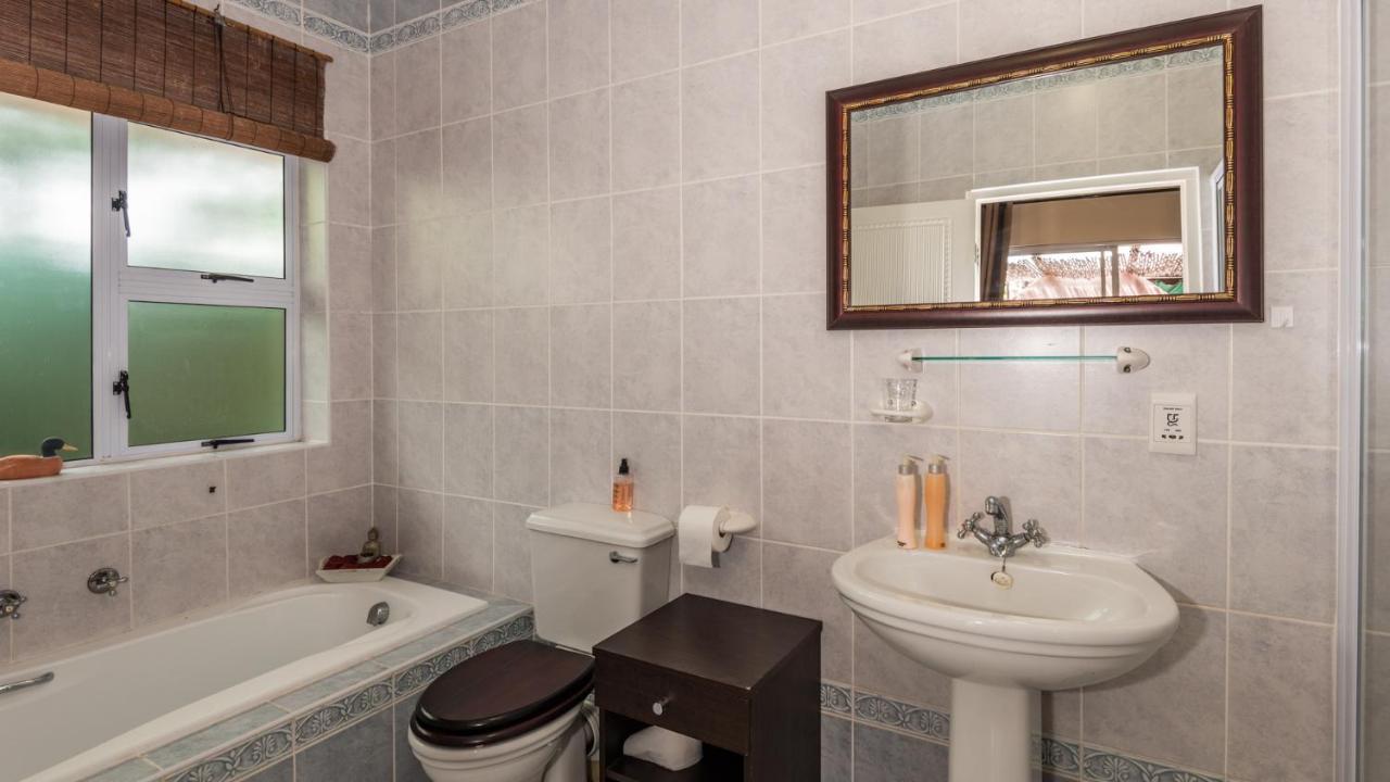Brown Jug Guest House Херманус Екстериор снимка
