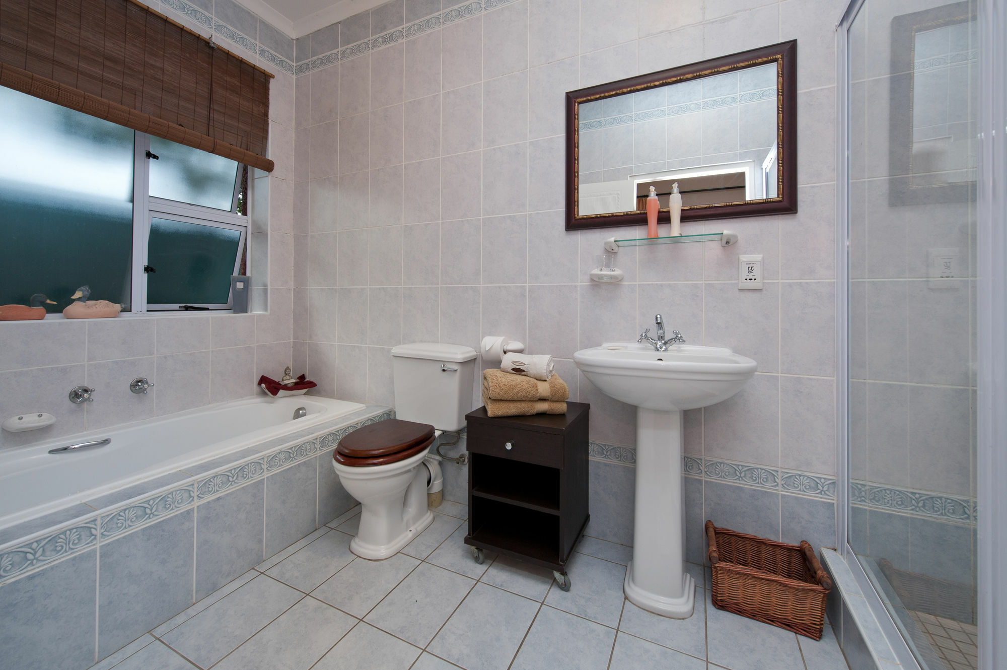 Brown Jug Guest House Херманус Екстериор снимка