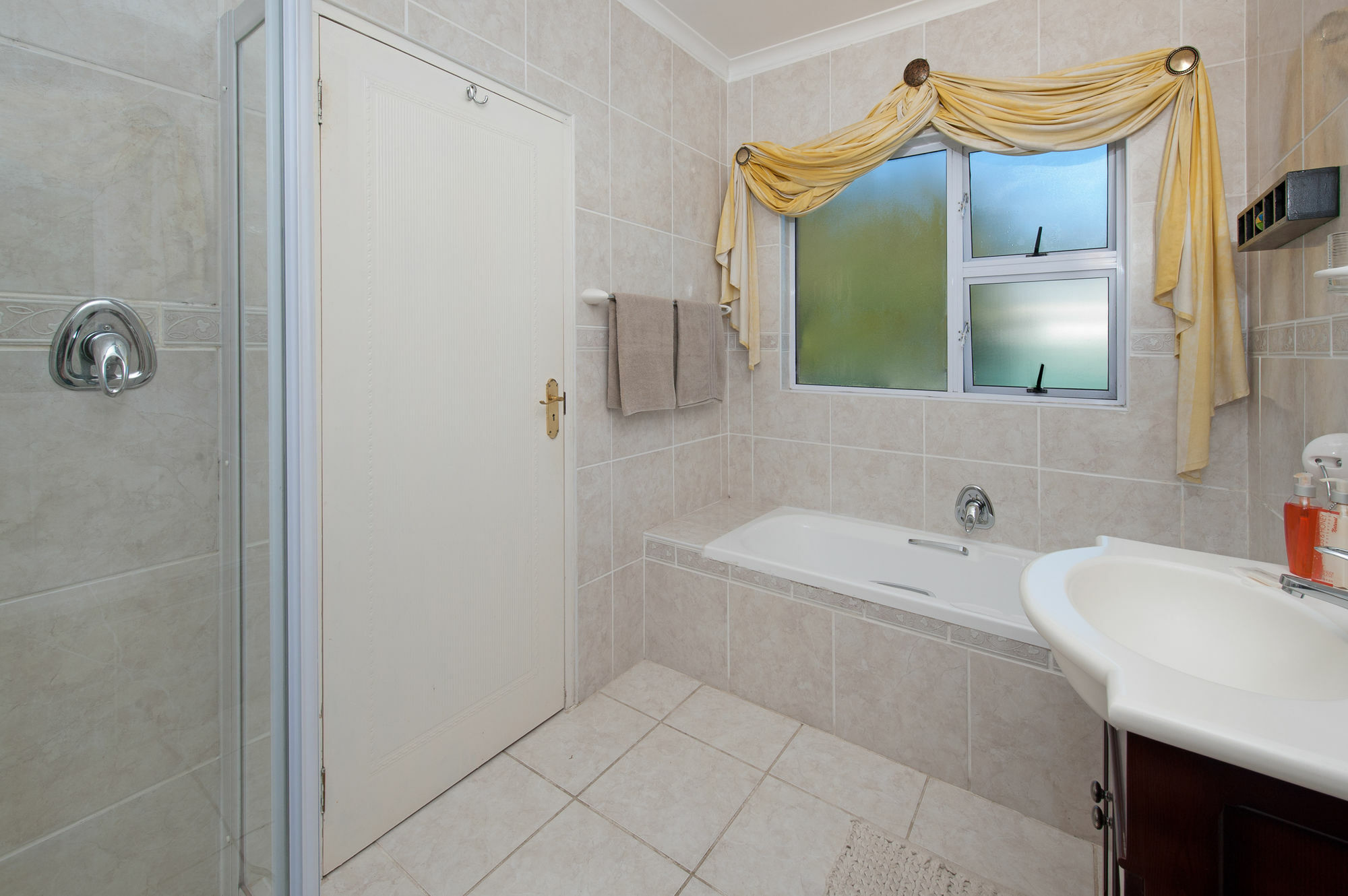 Brown Jug Guest House Херманус Екстериор снимка